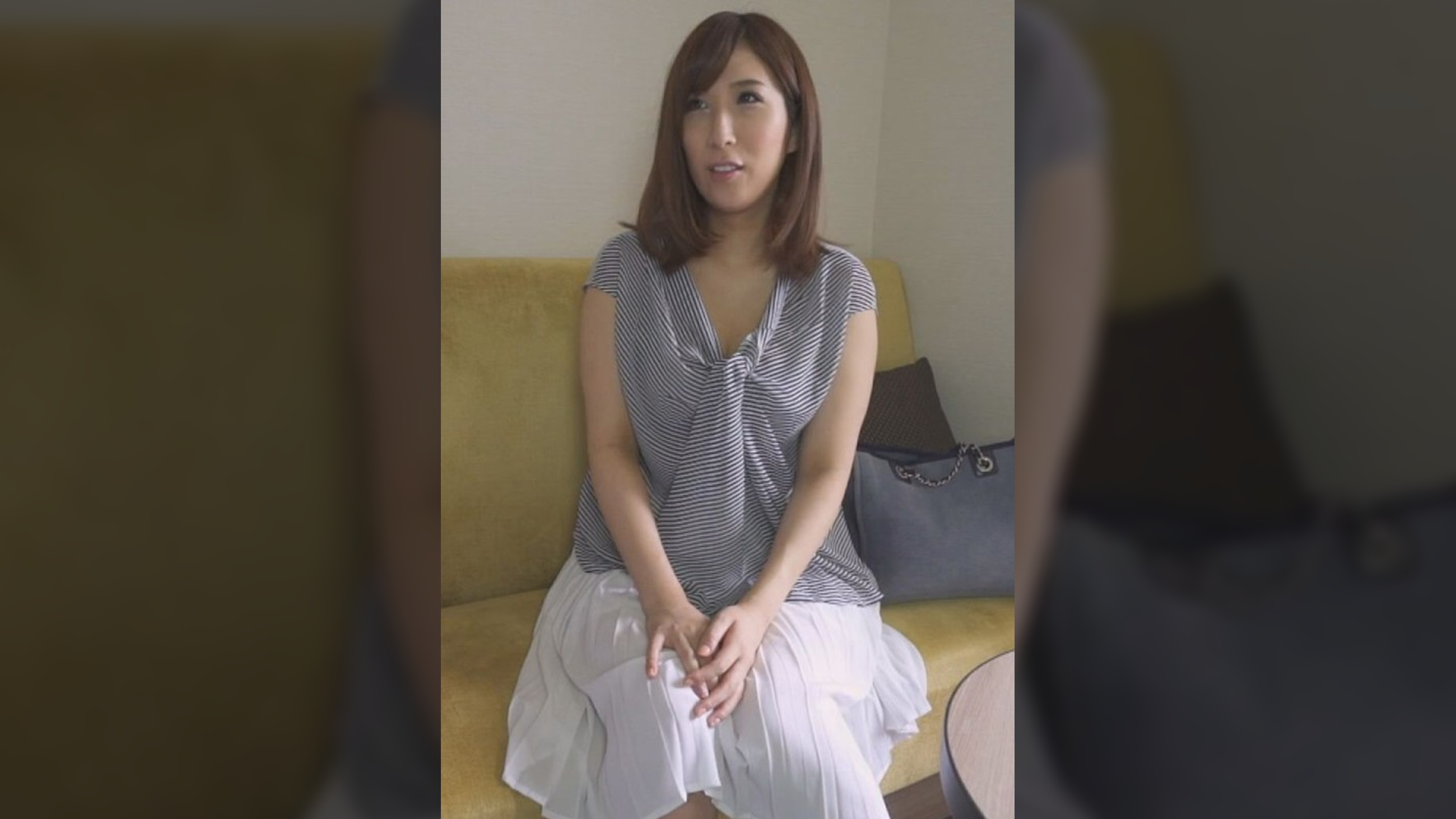 感度良好!下から突き上げられてブルンブルンと揺れるやわらか巨乳のセレブ妻!