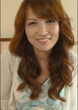まさに美魔女！圧倒的な透明感！普段からスキンケアを欠かさない四十路妻と中出しＳＥＸ！