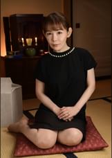 綺麗な美乳未亡人に中出し