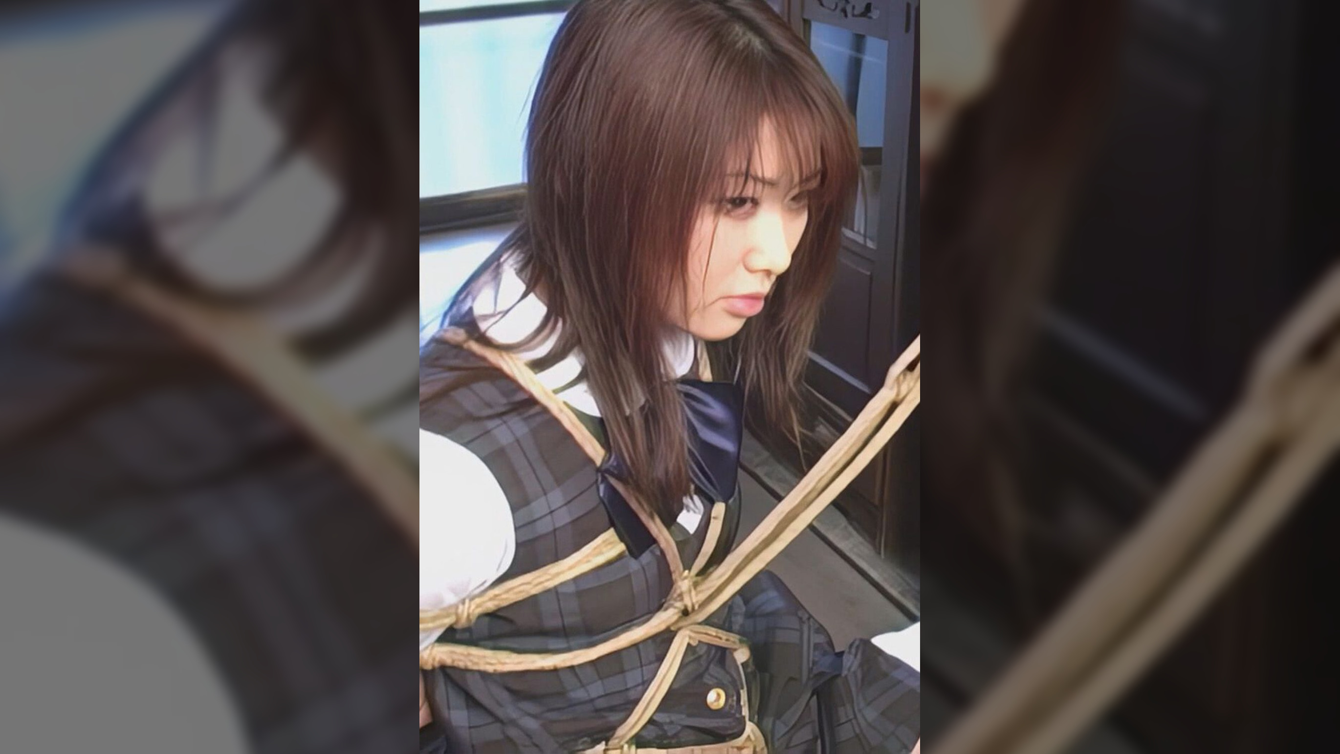 拘束されてマ◯コを弄られ、必死に男のチ◯ポにご奉仕する●●JK