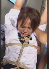 縛られ、男たちのおもちゃにされる女●●生
