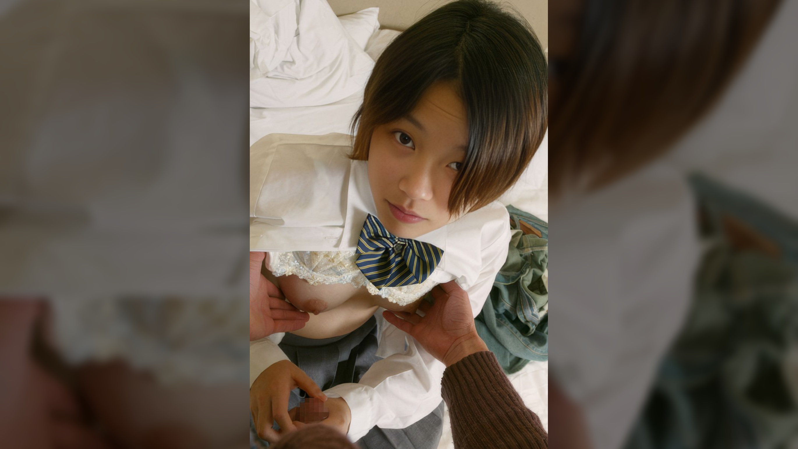 JKの柔肌を堪能!!オモチャで攻めたら足コキご奉仕。