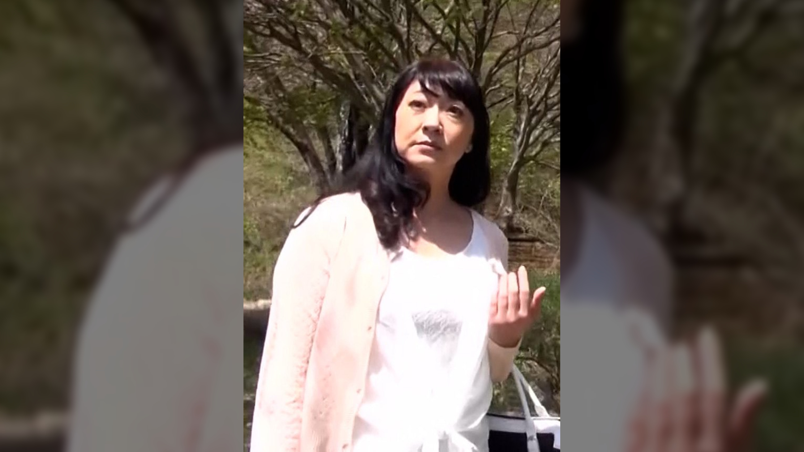 散歩中の熟女を新作スイーツの試食とナンパ！青空の下で股を広げてイキまくる野外ファック！