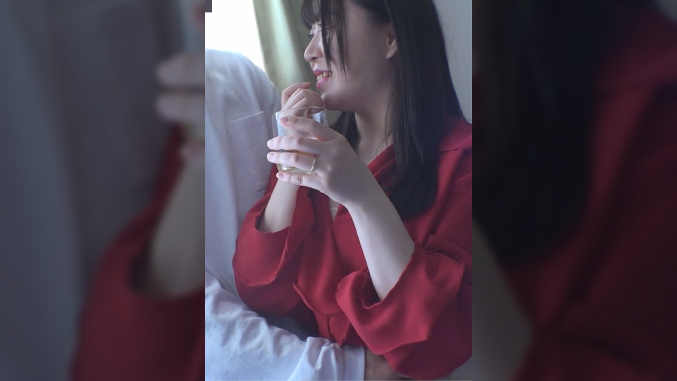 秋田から遊びに来た、色白巨乳若奥様をナンパ。ほろ●いでベロチュー&デカ乳揉みしだきで、密かな欲望が剥き出しに!豊満な色白ボディが、生チ●ポでイキまくり、中出しまでさせてくれた!